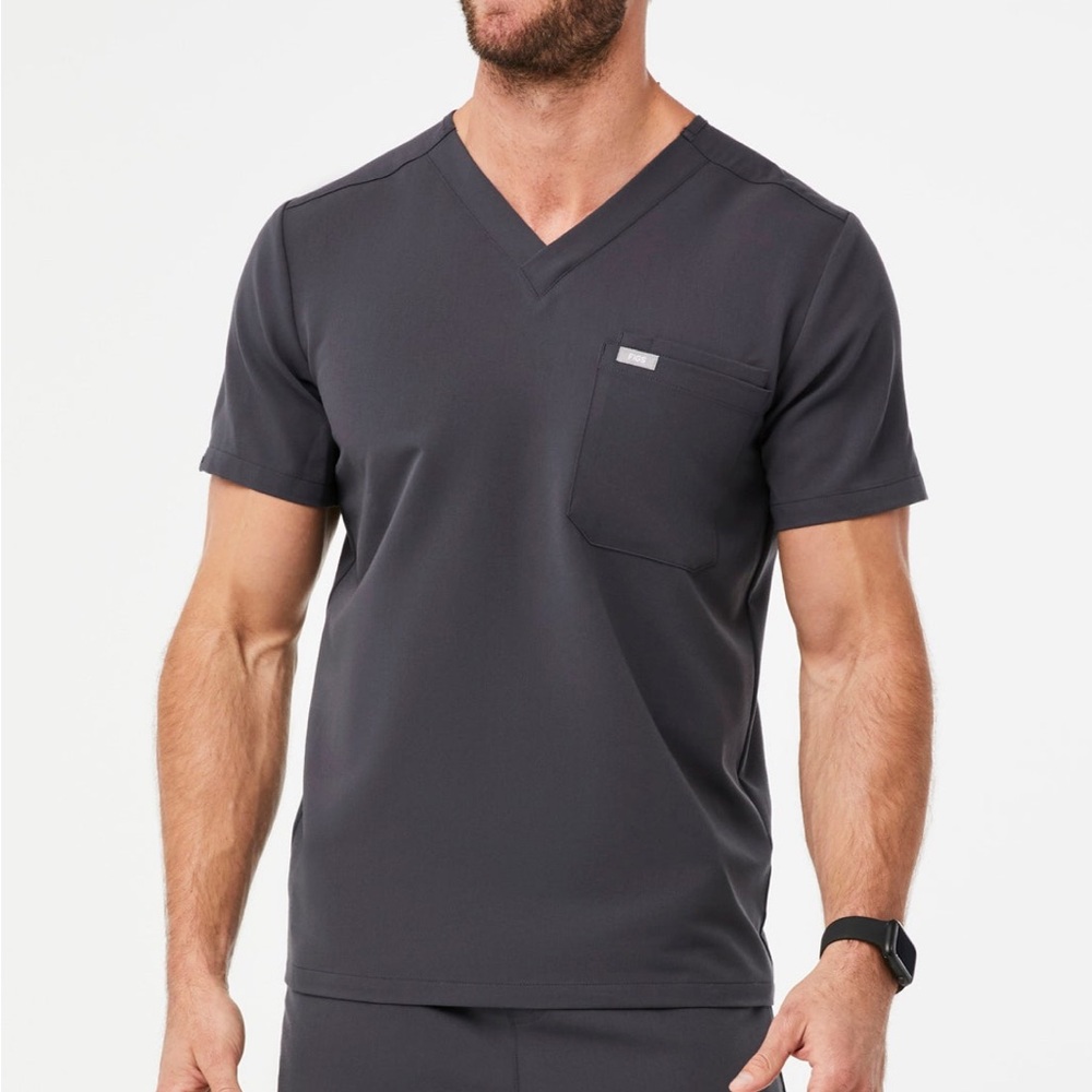 Figs Leon 3 pocket scrub top